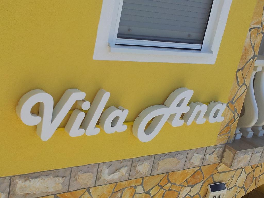 Apartments Vila Ana Vir Exteriör bild