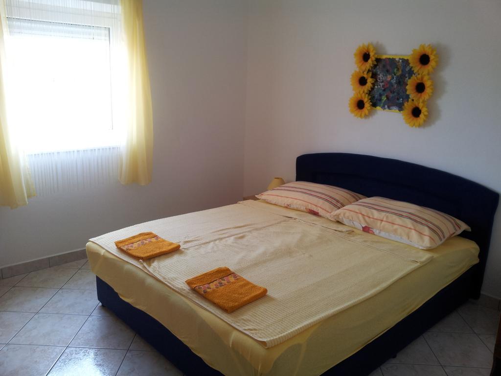 Apartments Vila Ana Vir Rum bild
