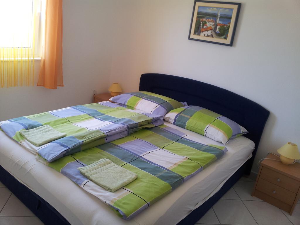 Apartments Vila Ana Vir Rum bild