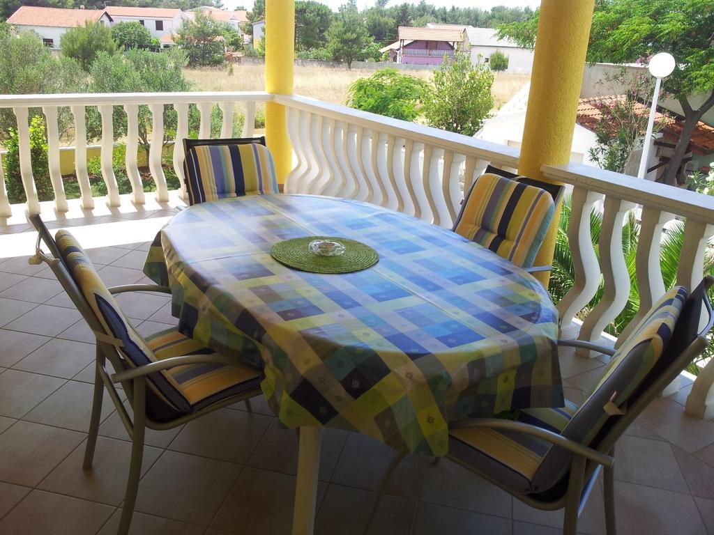 Apartments Vila Ana Vir Rum bild